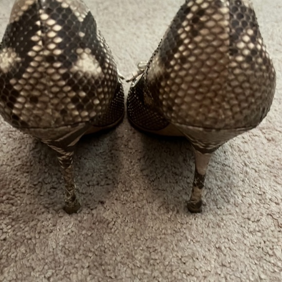 Womens Gucci sandal, in great condition python leather. - Picture 4 of 9